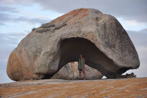 Dentro da Pedra do Capacete, no Lajedo do Pai Mateus, região de Cabaceiras - PB